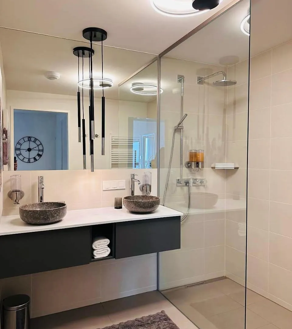 High-End Apartment Close To Metro And Uno-City With E-Parking Vienna
