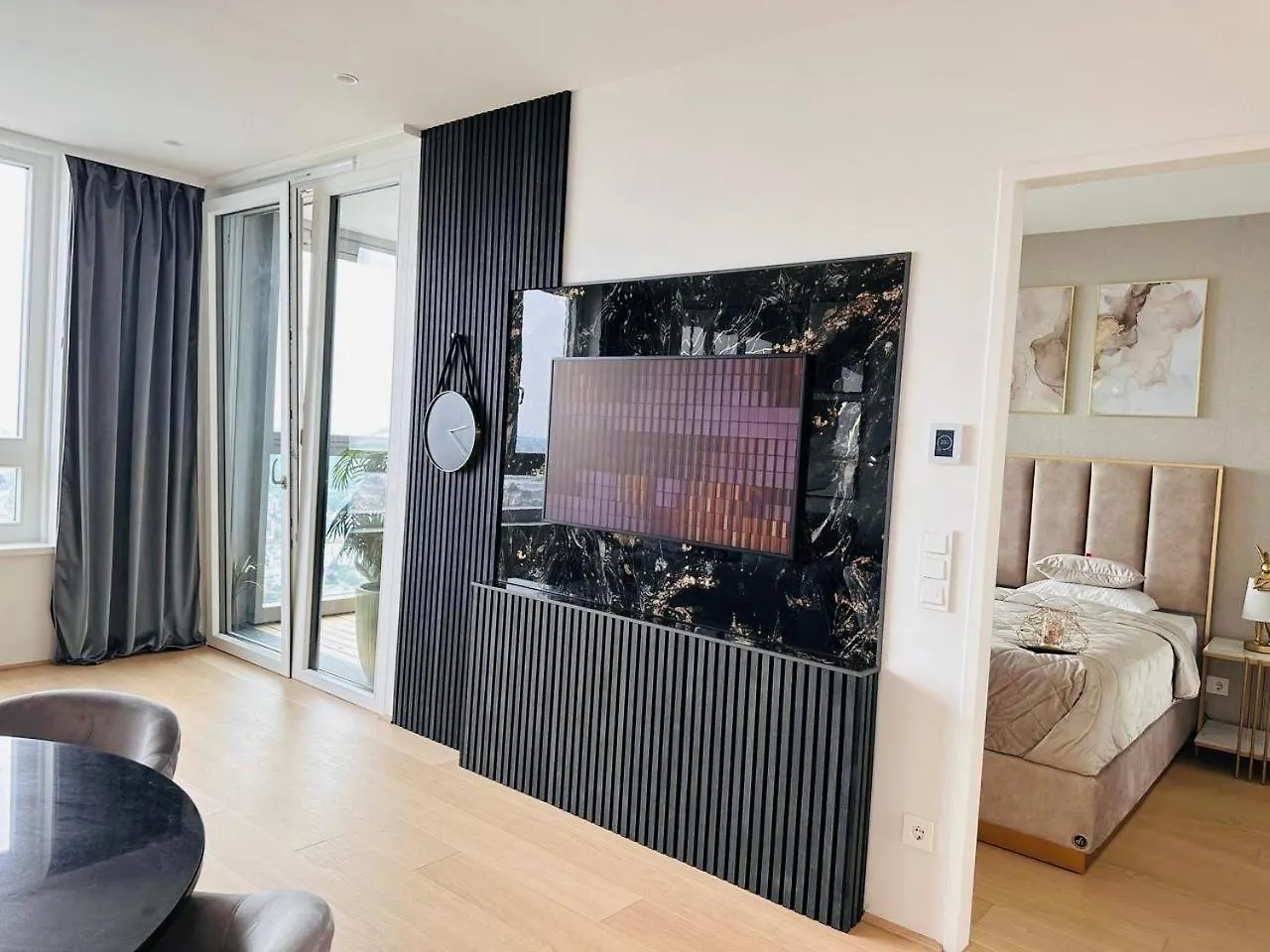 High-End Apartment Close To Metro And Uno-City With E-Parking Vienna