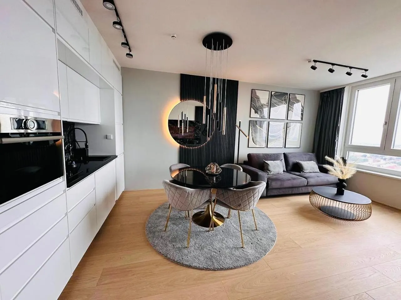 High-End Apartment Close To Metro And Uno-City With E-Parking Vienna Austria