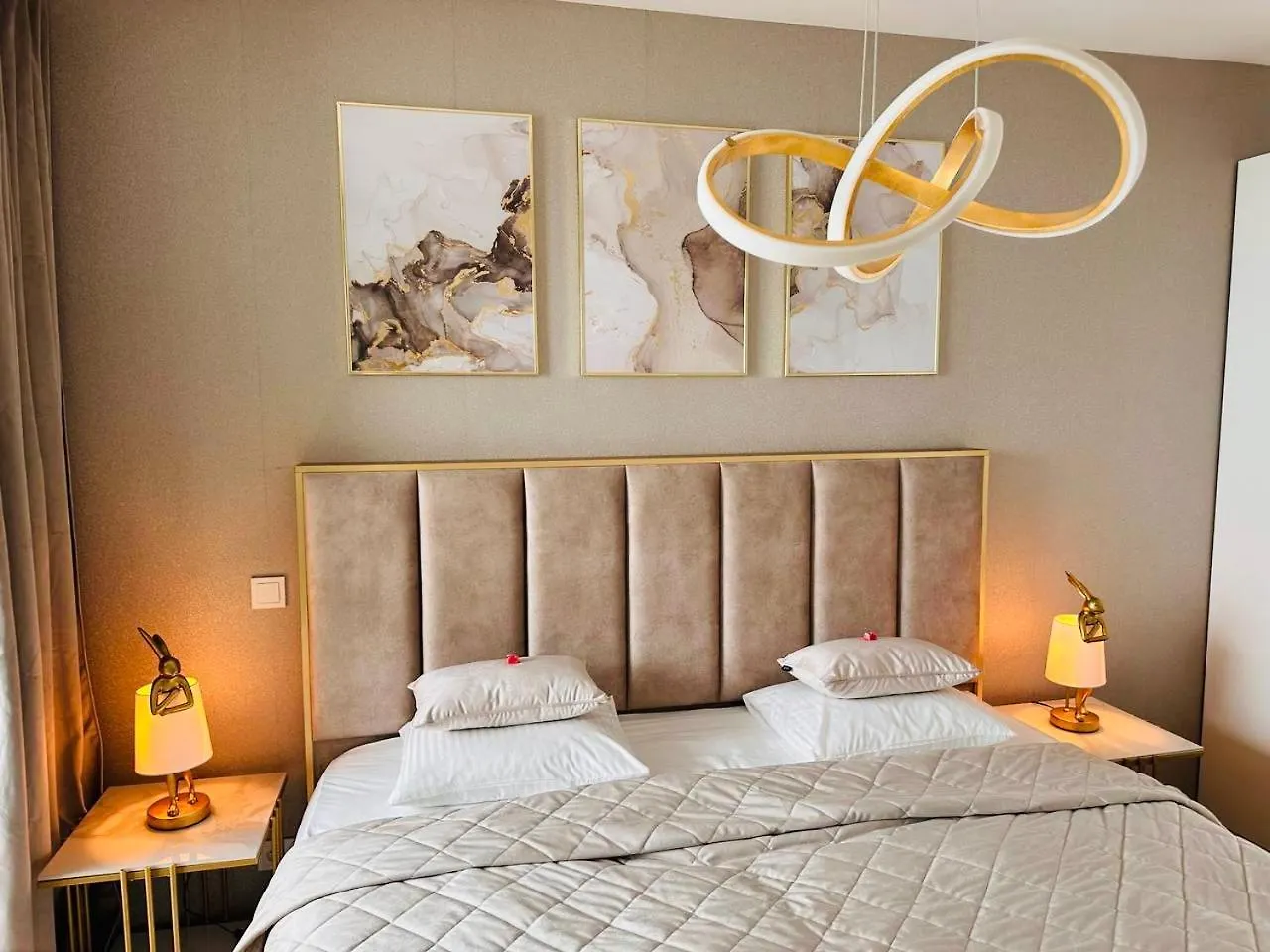 High-End Apartment Close To Metro And Uno-City With E-Parking Vienna