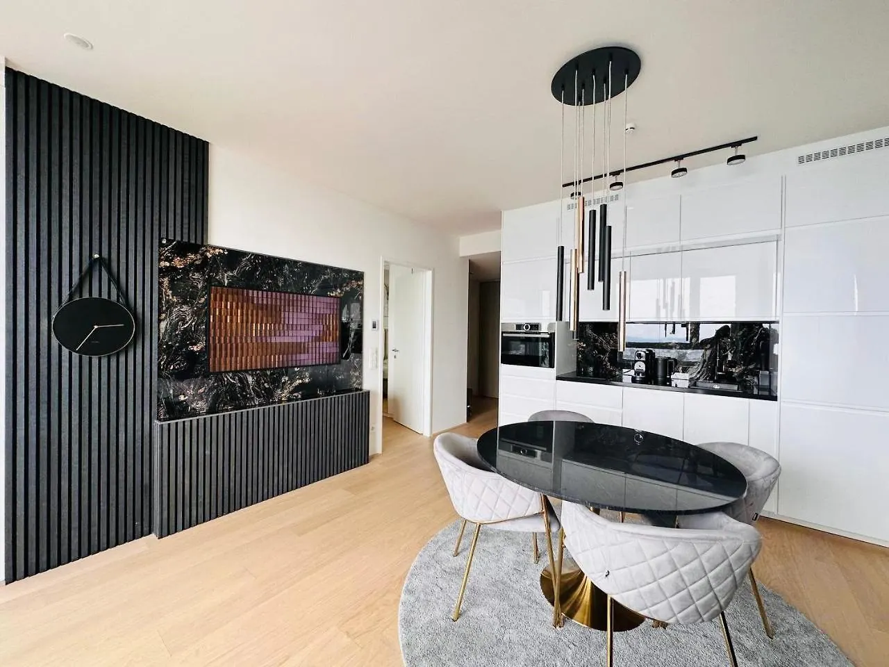 High-End Apartment Close To Metro And Uno-City With E-Parking Vienna